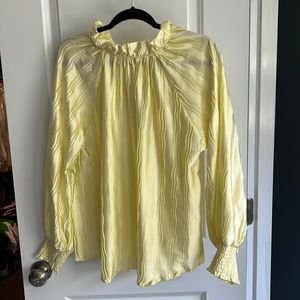NWT yellow size small beautiful blouse